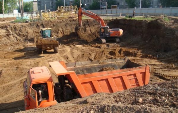 Рытье и разработка котлованов. Услуги спецтехники - Нальчик, цены, предложения специалистов