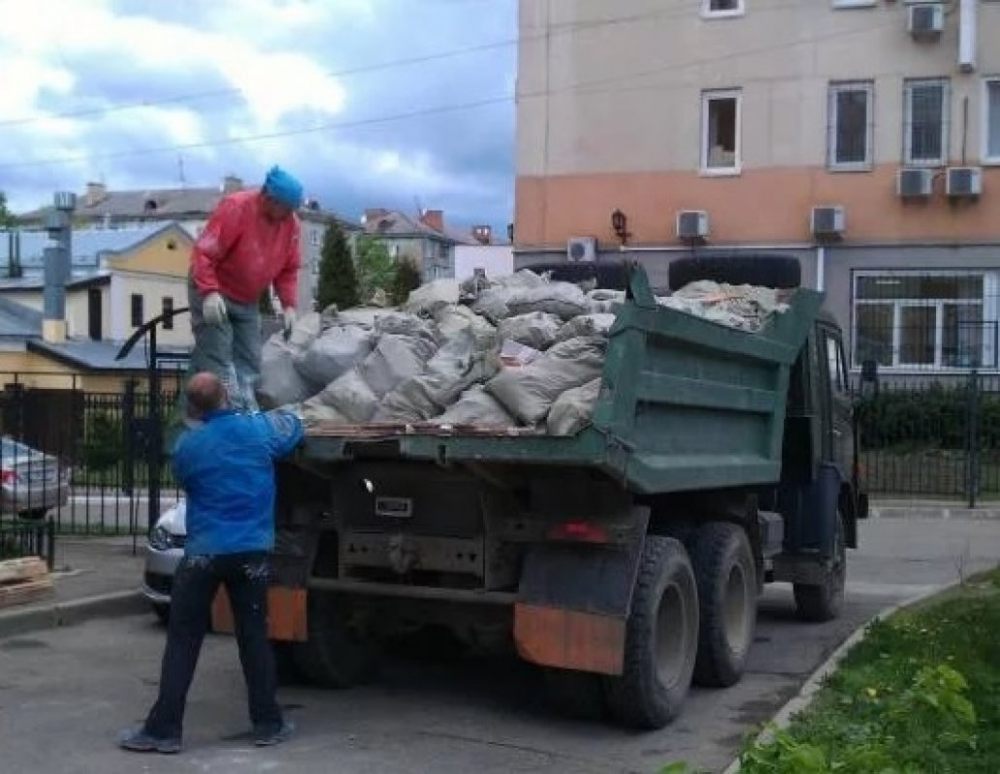 Вывоз строительного мусора (самосвалы, газели). Грузчики стоимость услуг и где заказать - Нальчик