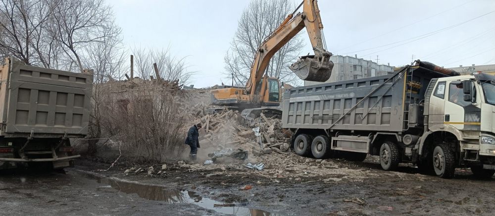 Демонтажные работы спецтехникой (экскаваторы, гидроножницы) стоимость услуг и где заказать - Советское