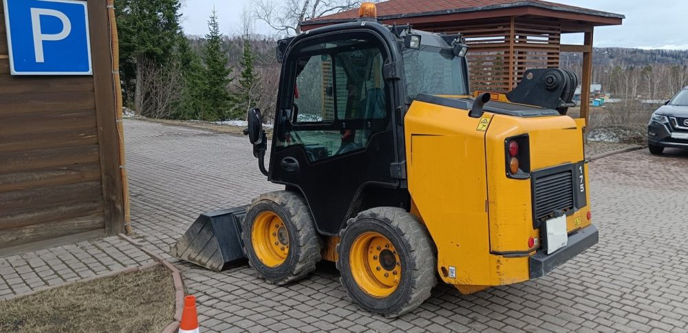 Фронтальный погрузчик Услуги минипогрузчика JCB 175 для земляных работ взять в аренду, заказать, цены, услуги - Тырныауз