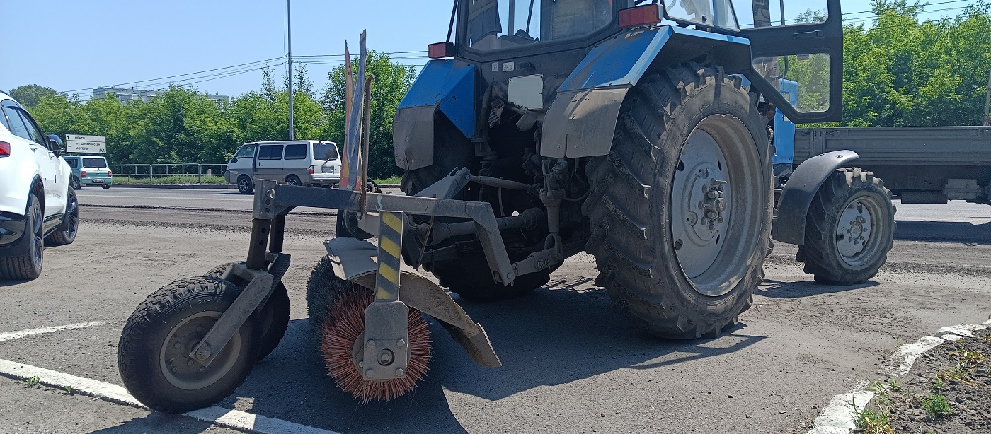 Услуги трактора с щеткой МТЗ в Чегеме-Первом