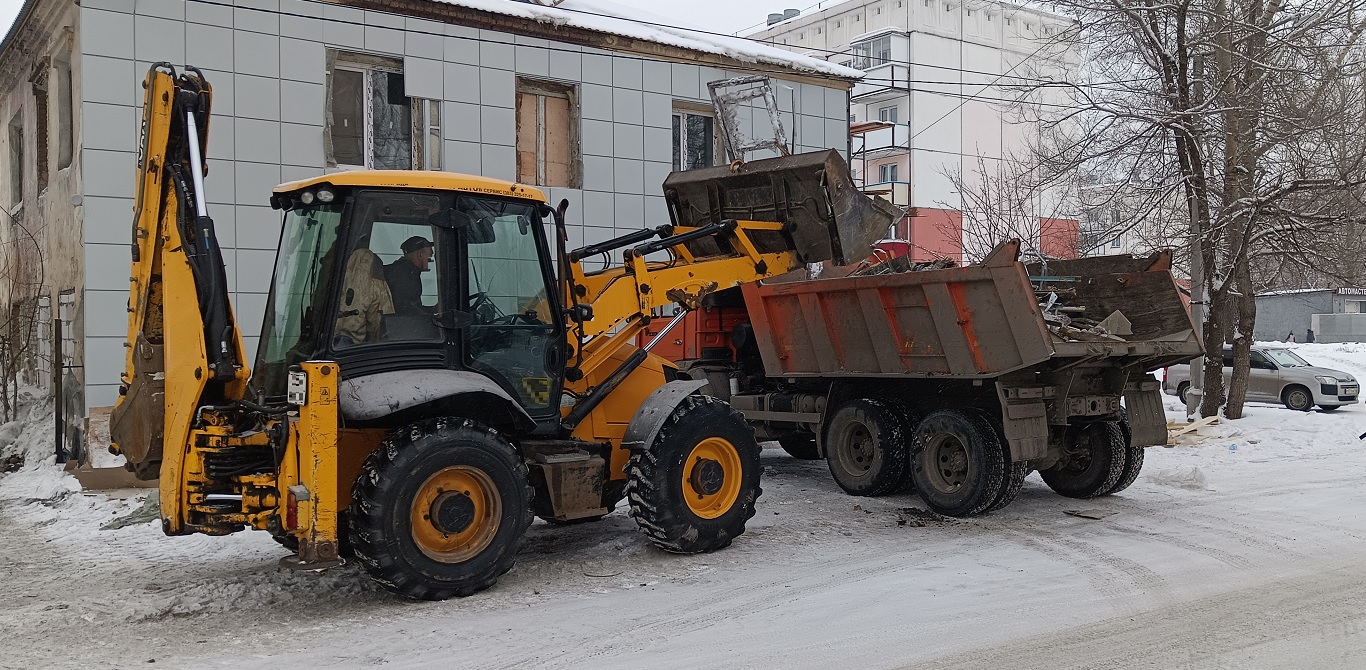 Уборка и вывоз строительного мусора, ТБО с помощью экскаватора и самосвала в Чегеме-Первом